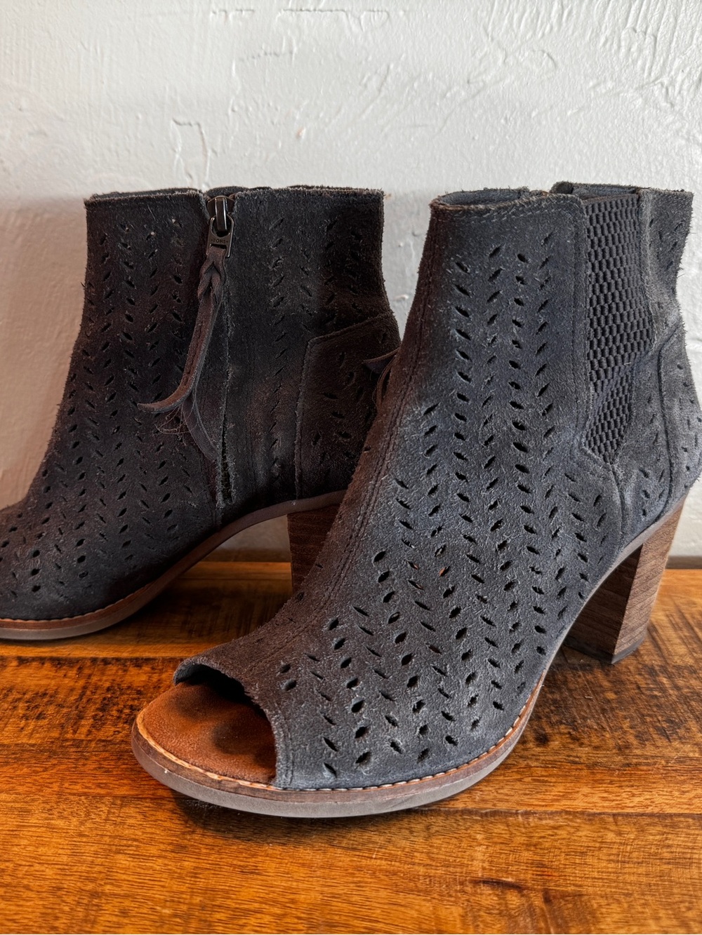 TOMS Gray Suede Peep Toe Laser Cut Ankle Booties Block Heel Women's 7.5